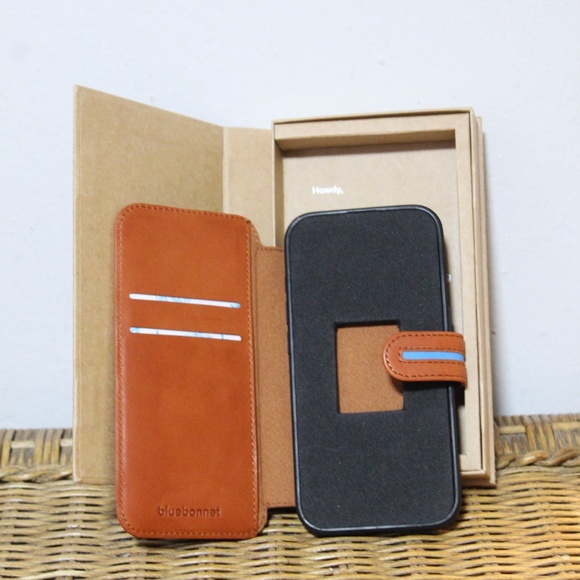 bluebonnet. Full Grain Leather MagSafe Folio Case.  iPhone 15 Pro. - Picture 5 of 6